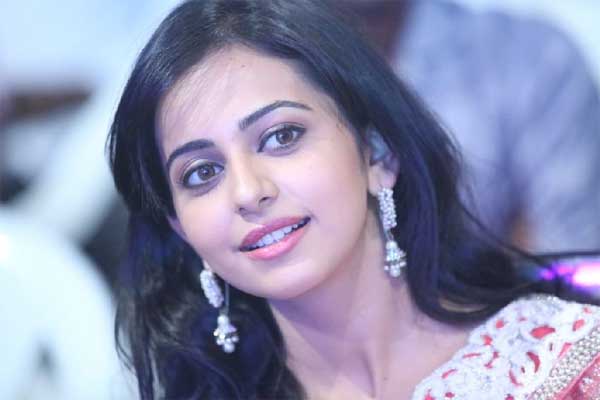 rakul preeth singh,star heroes,remunaration,nithin movie,director venu  రకుల్‌ కూడా పెంచేసింది!